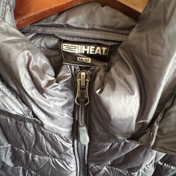 32 Degrees Heat Size Medium Women’s Gray Puffer Jacket with Hood Winter Coat - Picture 3 of 5